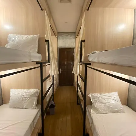 Holistic Pod Hostel Kuta