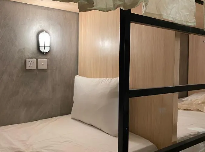 Reddoorz Holistic Pod Hostal