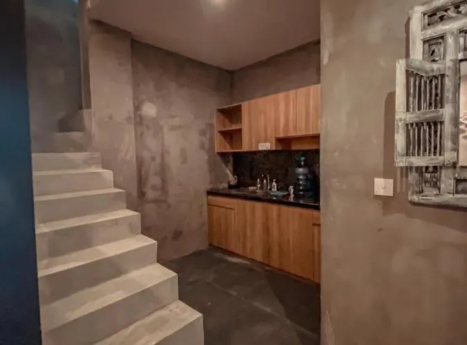 Hostal Reddoorz Holistic Pod Kuta Lombok