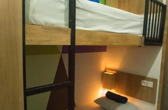 Reddoorz Holistic Pod Hostal *